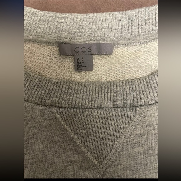 COS Stores cropped light grey cotton sweatshirt - Picture 4 of 12